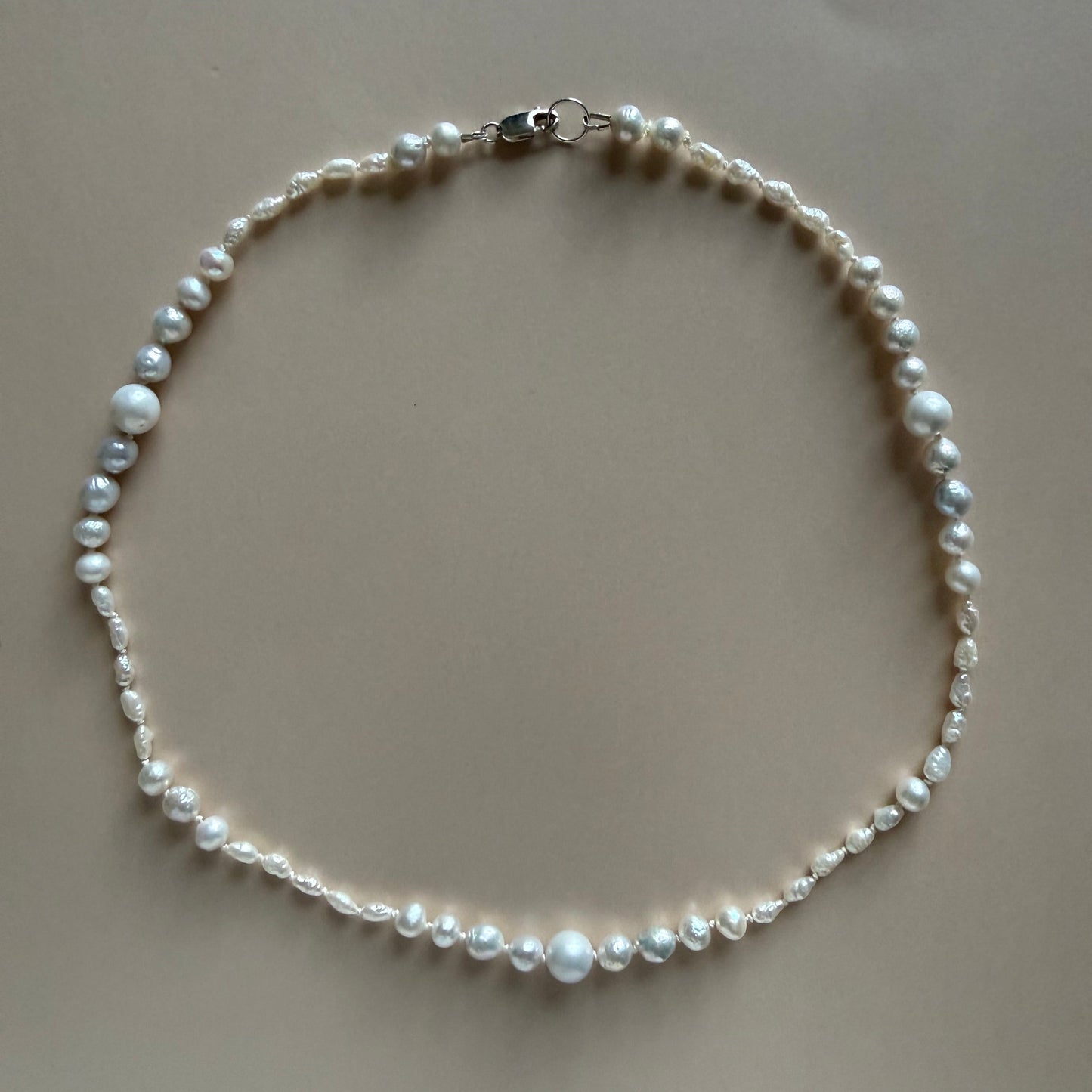 Pearl necklace on a plain background