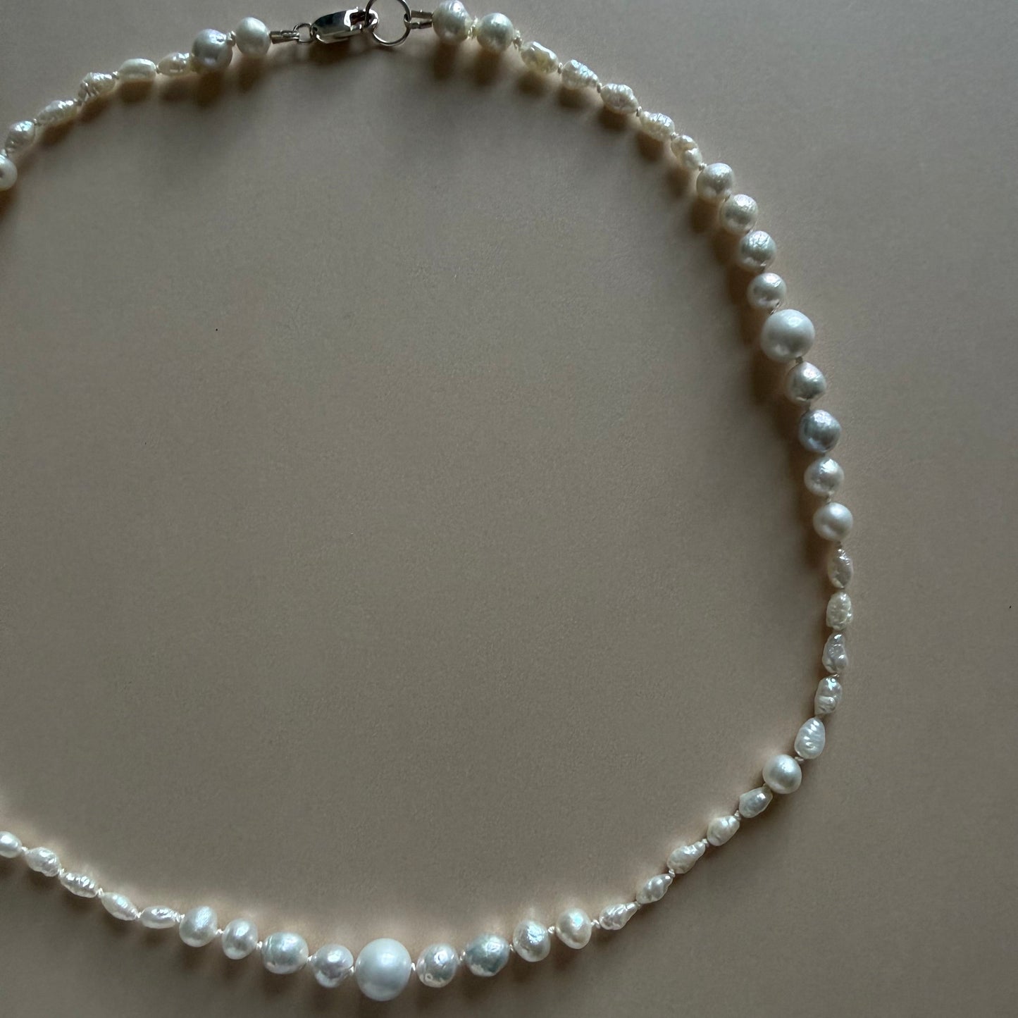 Pearl necklace on a plain background