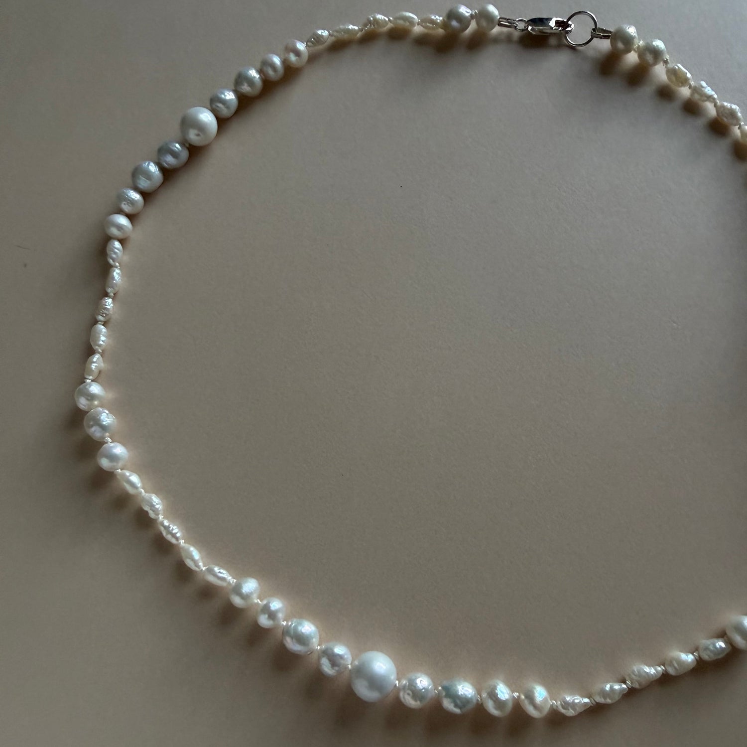 Pearl necklace on a plain background